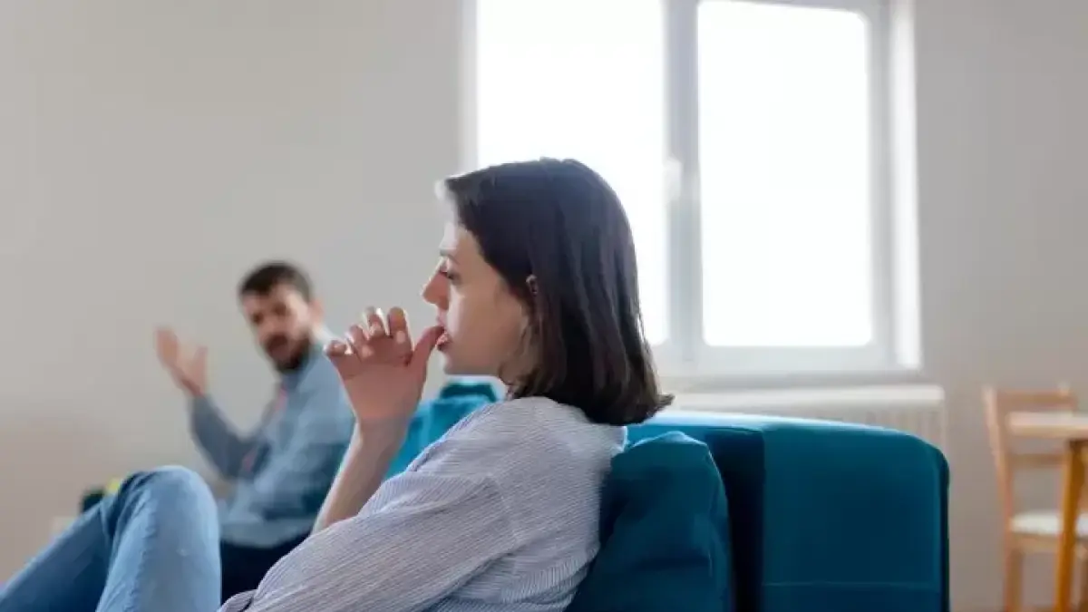 Mi marido y yo hicimos un trío y ahora no para de hablar con ella