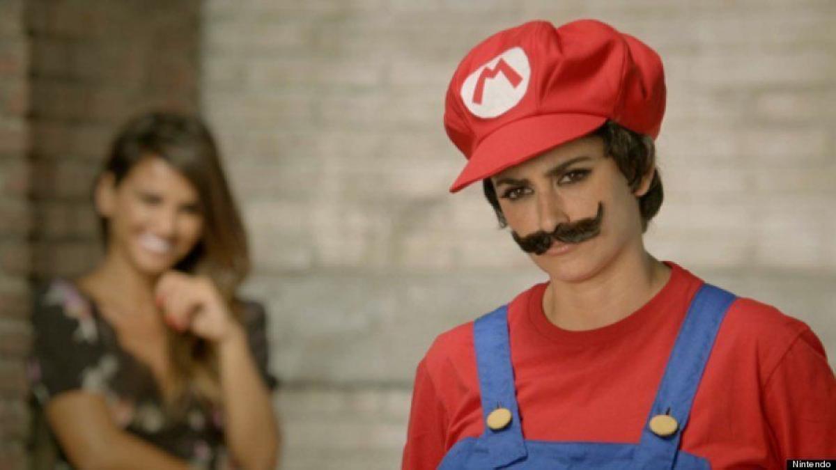 ¿penélope Cruz ¿súper Mario La Actriz Se Pone Bigote En Un Anuncio De Nintendo VÍdeo Fotosemk 8443