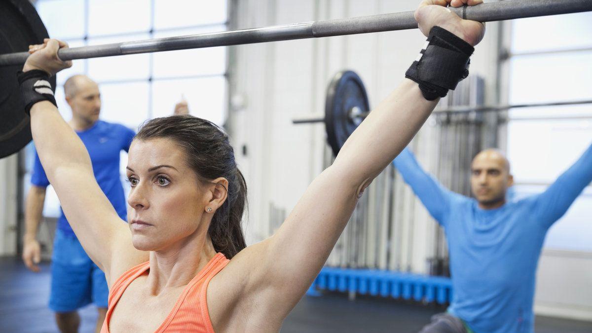 Mujeres y deporte: 7 beneficios de hacer ejercicio muscular - Cadena Dial