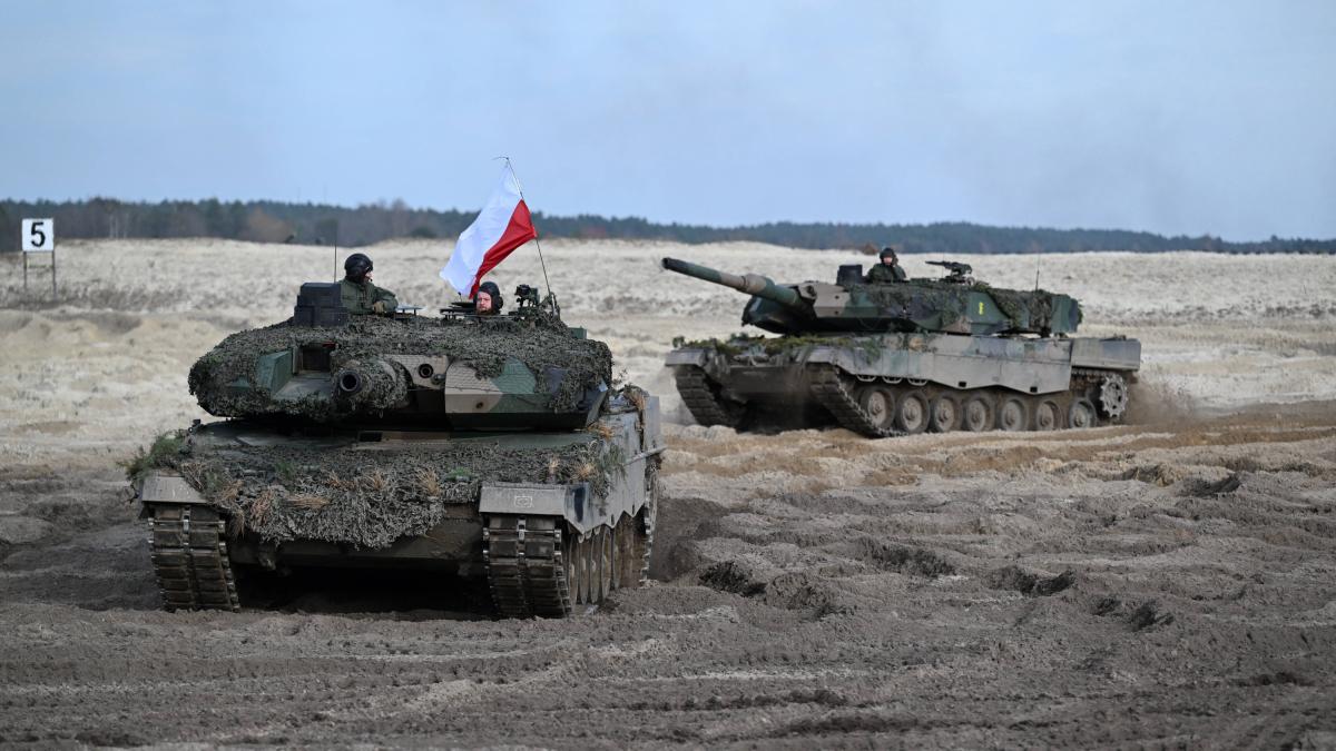 Poland takes the step and asks for Germany’s endorsement to send its Leopard tanks to Ukraine