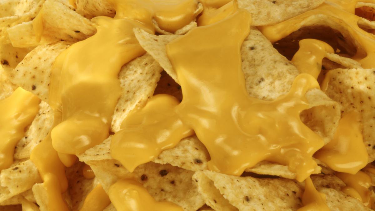 Este es el mejor queso para poner a tus nachos caseros