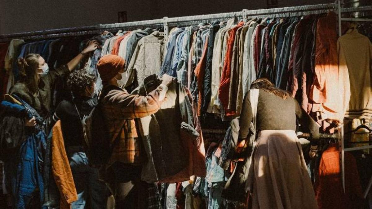 Un evento efímero de ropa vintage al kilo llega a Vigo este fin de semana