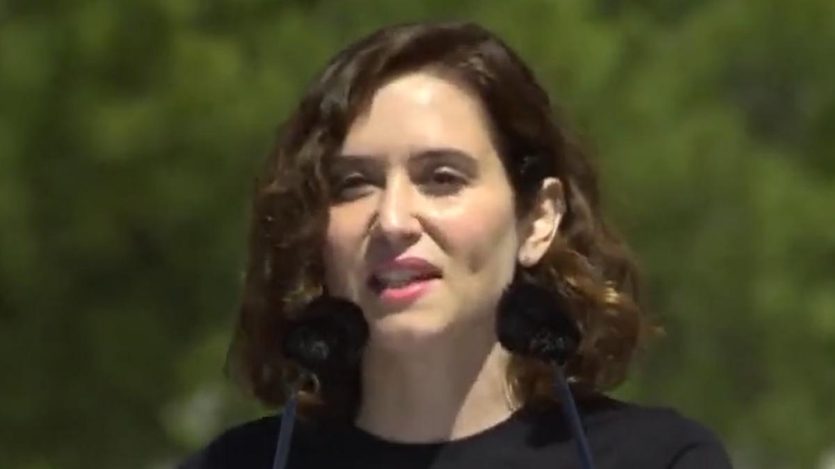 Un economista le da una sonada respuesta a Ayuso tras decir esto sobre 'la  pobreza y la izquierda'