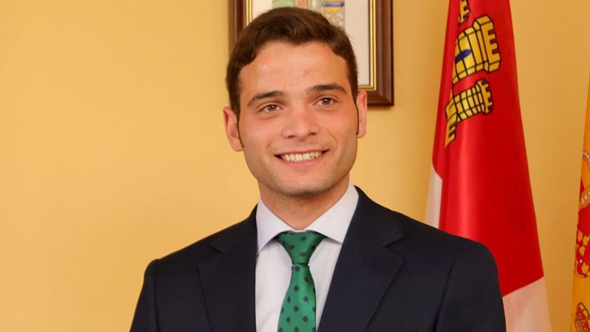 Juan, el alcalde mÃ¡s joven de EspaÃ±a: "Los partidos extremistas reducen la polÃ­tica a banderas y toros"