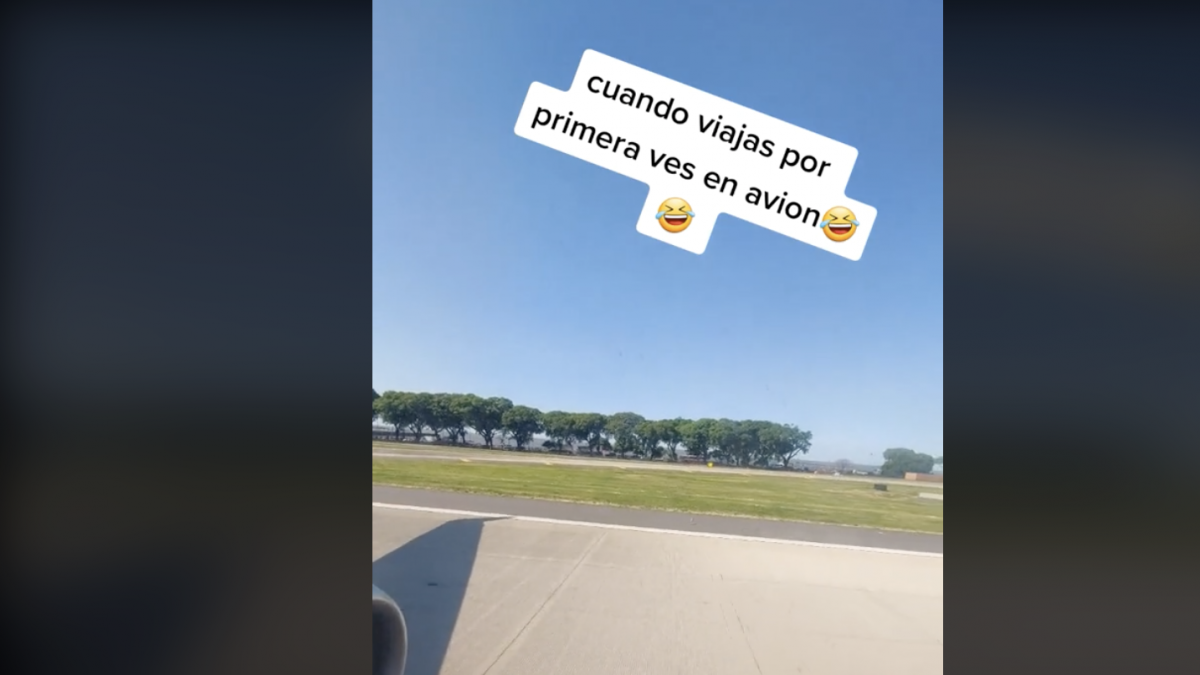 Graba en vídeo su primera vez montando en avión y se convierte, por razones  obvias, en todo un éxito