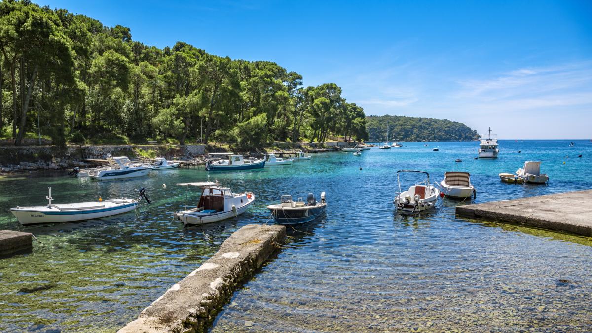 La isla olvidada de Europa con playas vírgenes y alojamientos por 11€