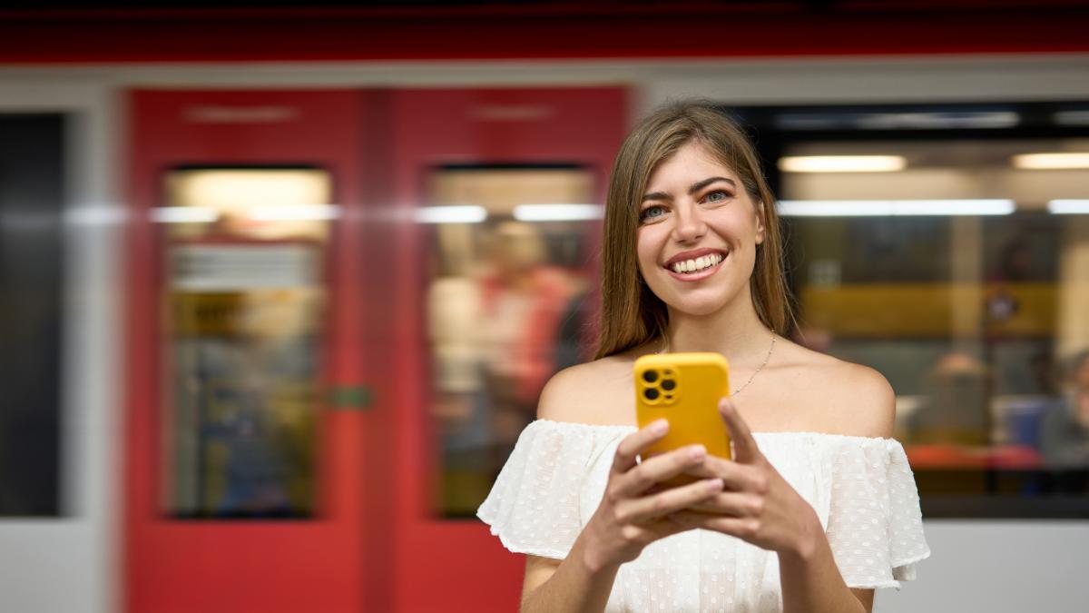 Pillados en la cabina por el maquinista la razón que retrasó un tren media hora foto imagen