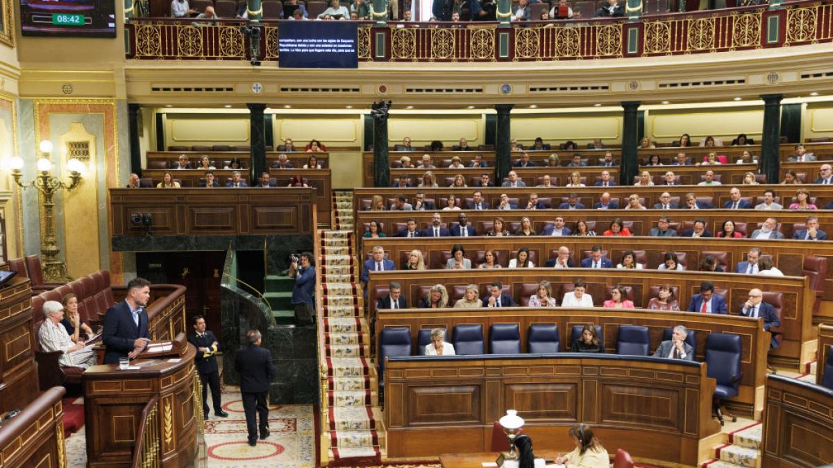 Los siete diputados del PSOE de Castilla-La Mancha entre los que la derecha busca cuatro tránsfugas