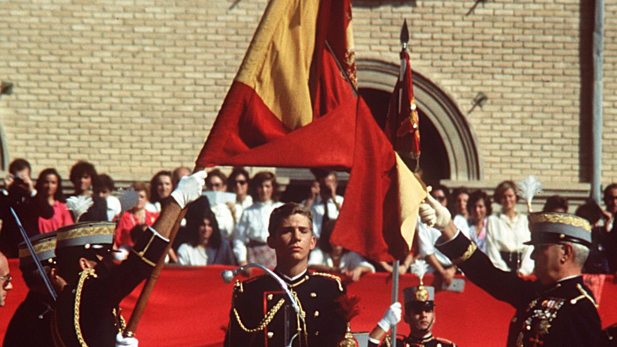 Así fue la jura de bandera de Felipe VI, 38 años antes de la de Leonor