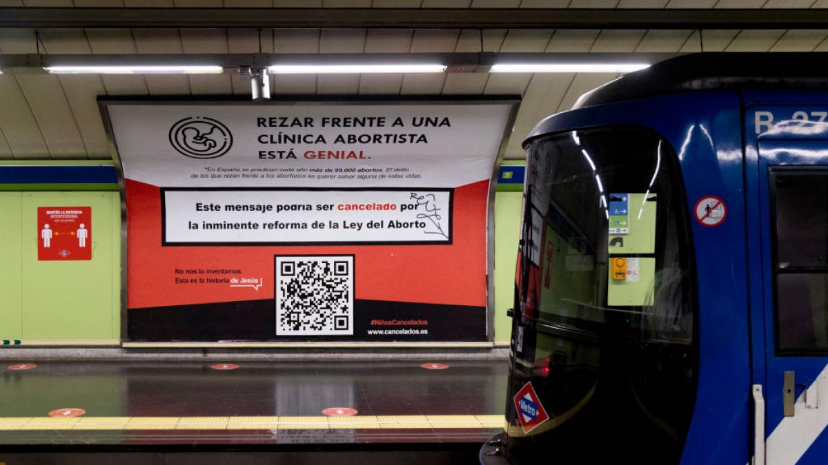 Un hombre se masturba en el metro de Valencia y golpea a los pasajeros que  se lo recriminan