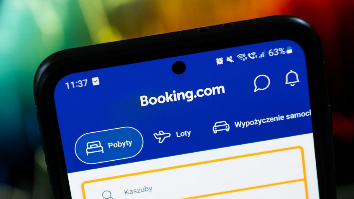 Booking elimina 4.000 anuncios ilegales de pisos turísticos a petición de Consumo