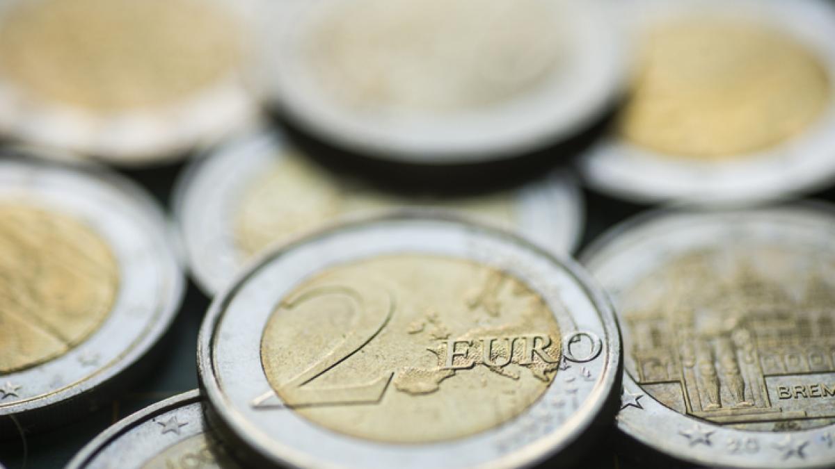 The National Police appears on the new two euro coins