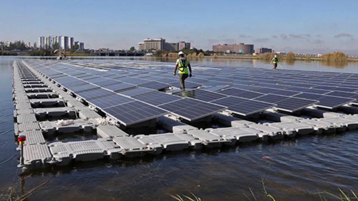 El invento español que hace más potentes las placas solares sin tener que  cambiar la instalación