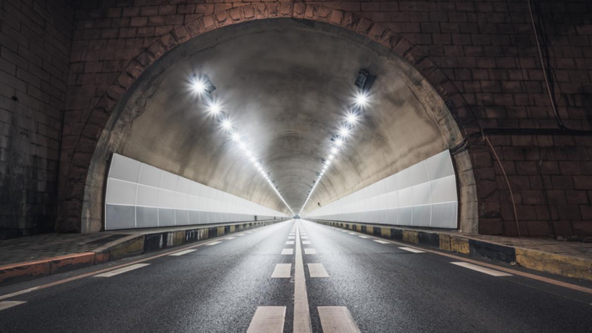 El túnel más largo de Europa se oculta en España: casi 3.000 metros dentro de una ruta entre bosques y prados