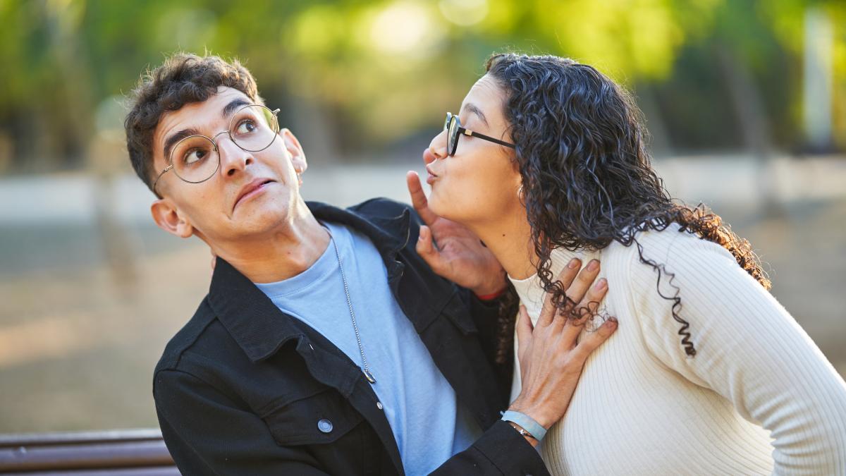 recibes un beso de chico