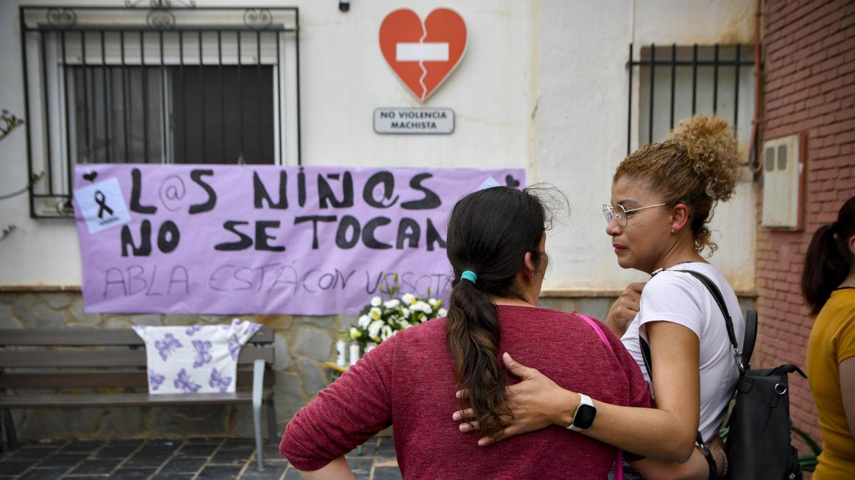 Cómo puede un hombre con orden de alejamiento ver a sus hijas como en el  crimen de Almería