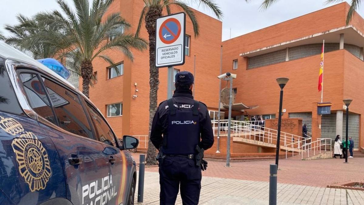 Detenido en Elche por agredir a su pareja que acababa de dar a luz en el  hospital