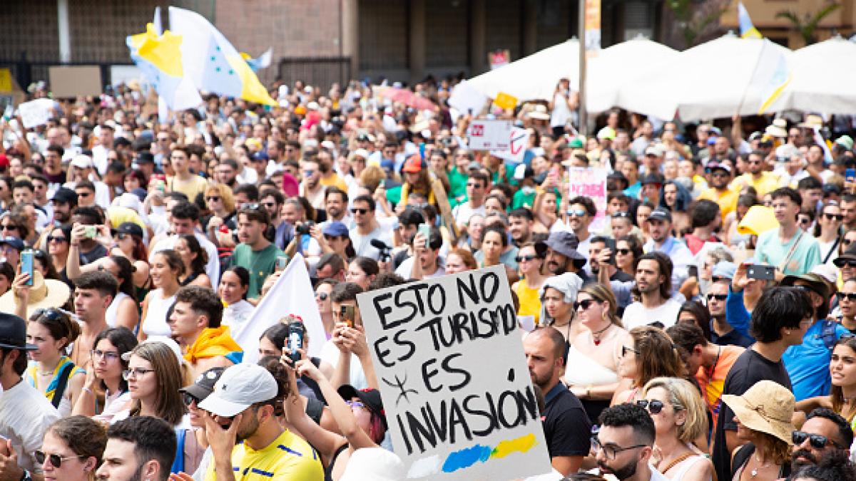 Ibiza se contagia de las manifestaciones de Canarias contra el turismo masivo