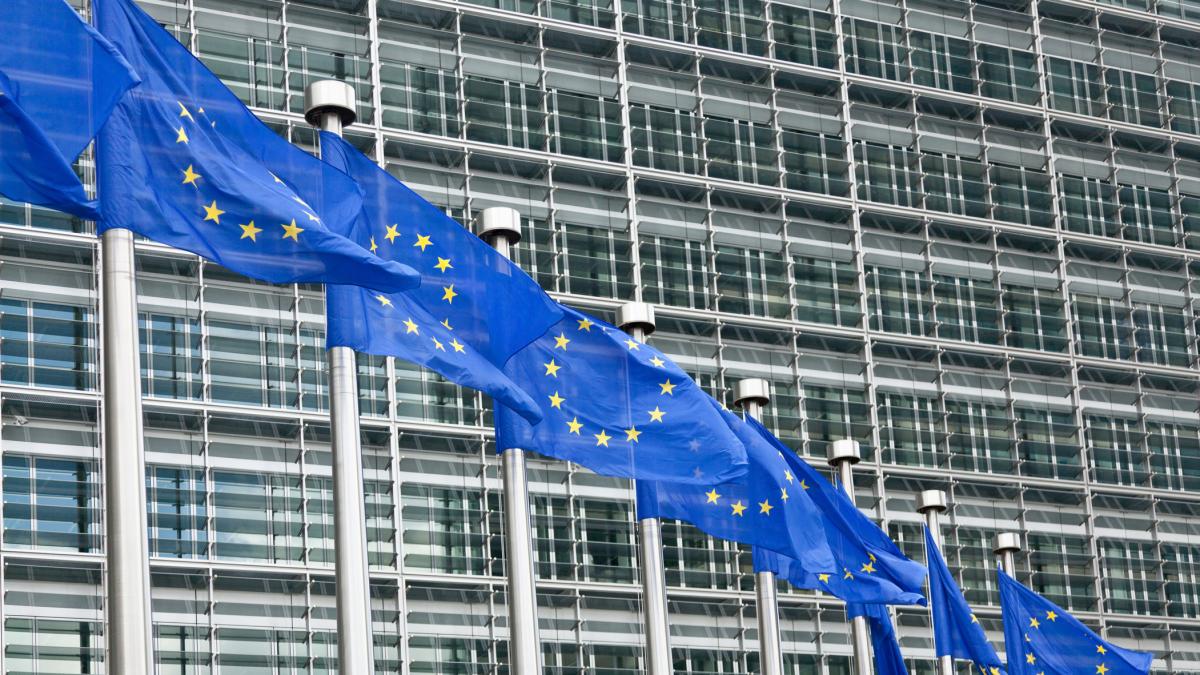 Bruselas y Washington acercan posturas para lograr un acuerdo arancelario del 15% a los productos europeos