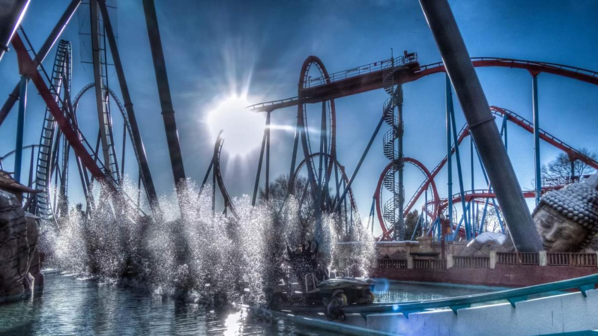 FACUA denuncia a los principales parques de atracciones españoles por prohibir la entrada con comida y bebida del exterior:  Es ilegal y abusivo 