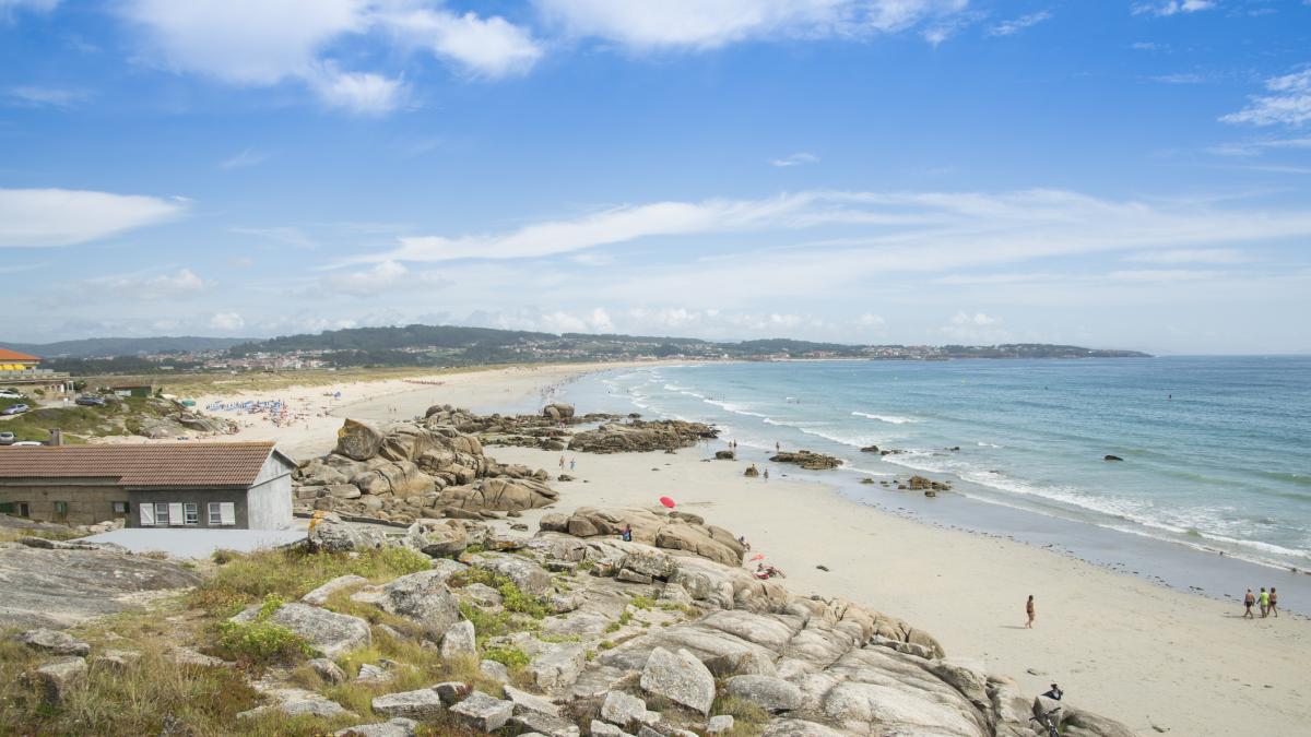 The idyllic destination of Galicia faces tourists with algae