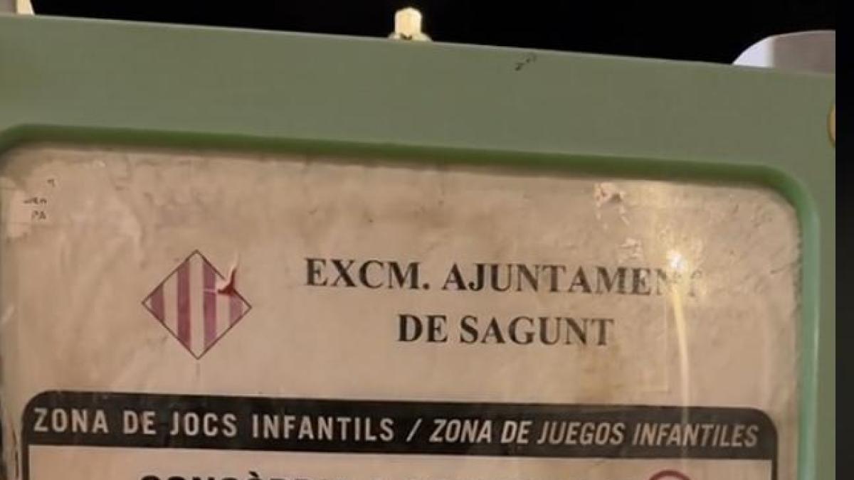 Un italiano se planta delante de este cartel frente un parque infantil y acaba con un  viva España 