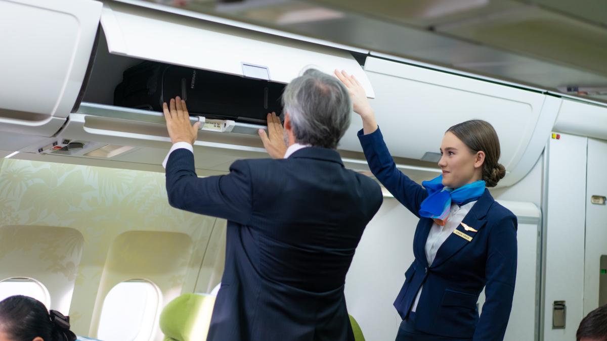 Una azafata enciende las alarmas por las actitudes de los superricos en los jet privados