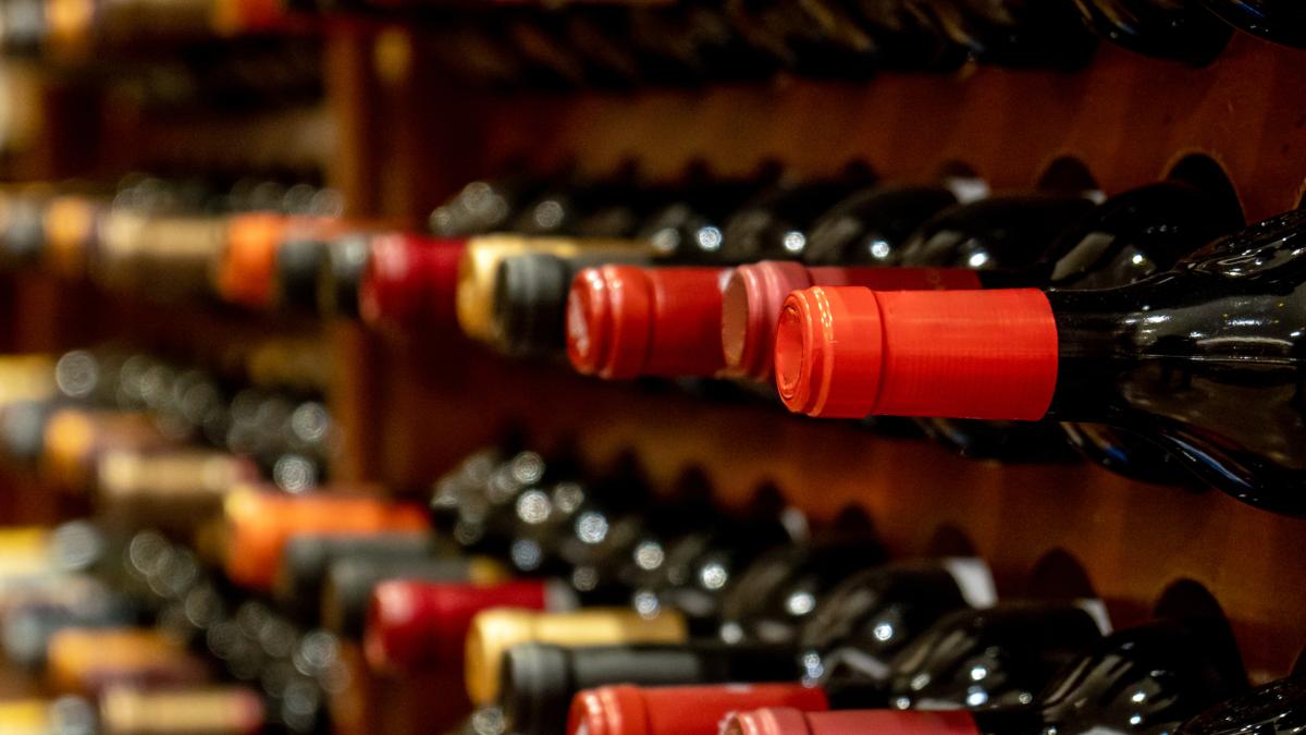 Cuestan menos de 10 euros y tienen más de 90 puntos Parker: seis vinos que enamoran a españoles y extranjeros