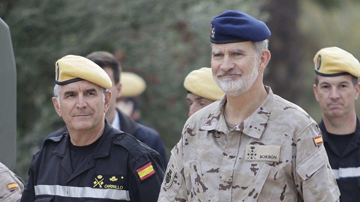 El rey regresa a Valencia y almuerza con el contingente desplegado por las inundaciones