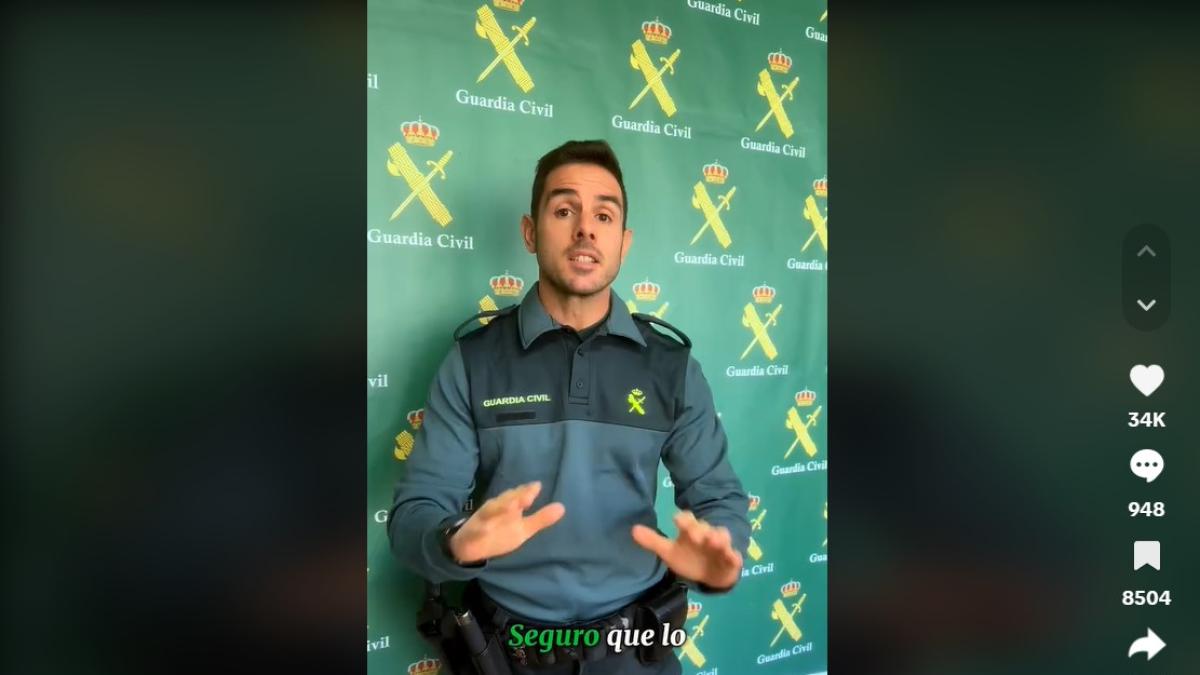 La Guardia Civil avisa: si sueles hacer esto con el DNI (y es muy habitual) puedes tener un disgusto