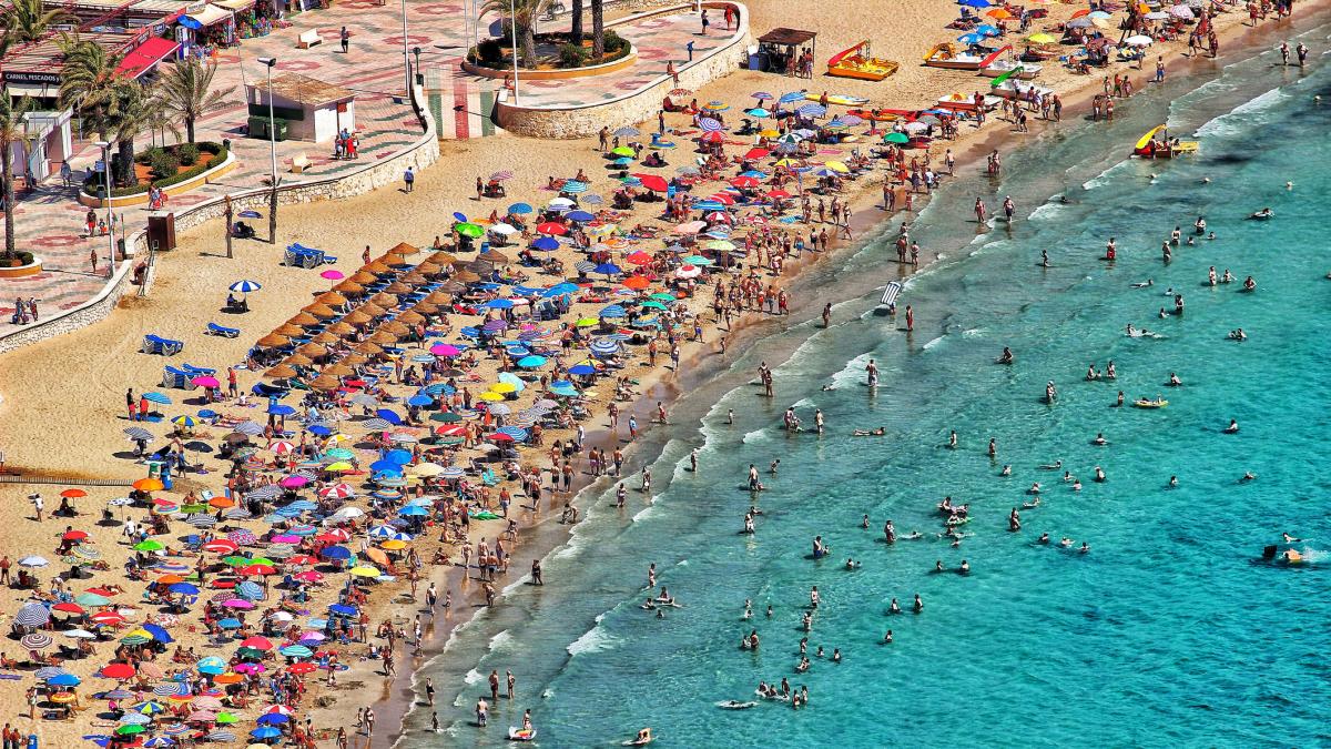 Ni Cabanyal ni Malvarrosa: un estudio revela que esta playa de la Comunidad Valenciana es la favorita de los madrileños