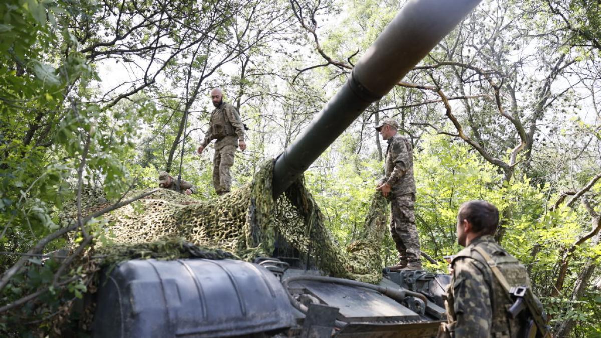 Europa tropieza con tanques soviéticos y los actualiza para regalárselos a Ucrania