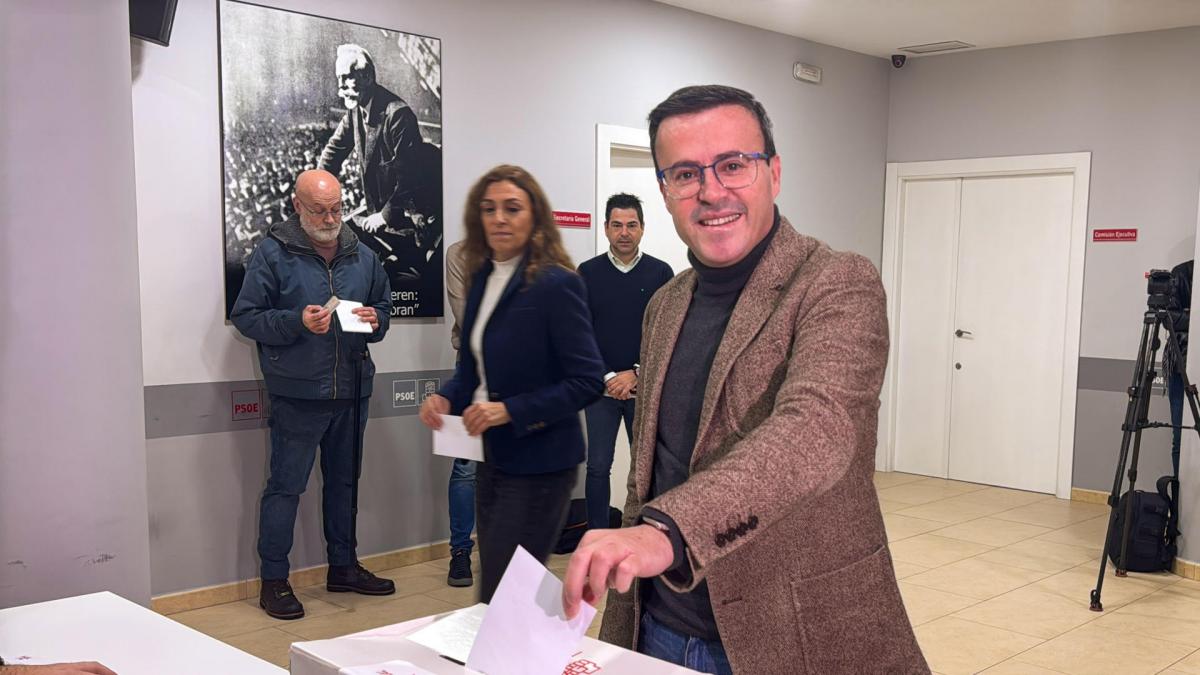 Miguel Ángel Gallardo seguirá al frente del PSOE de Extremadura tras ganar las primarias con el 62,6% de los votos