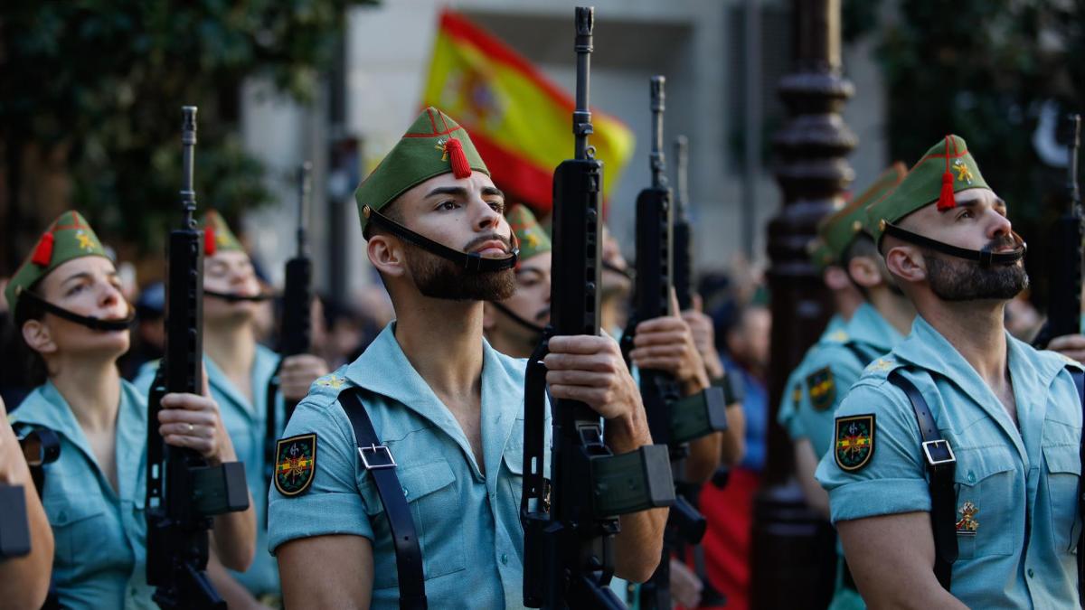 La Legión suelta un enjambre de vehículos y tiradores en el patio de entrada a Marruecos