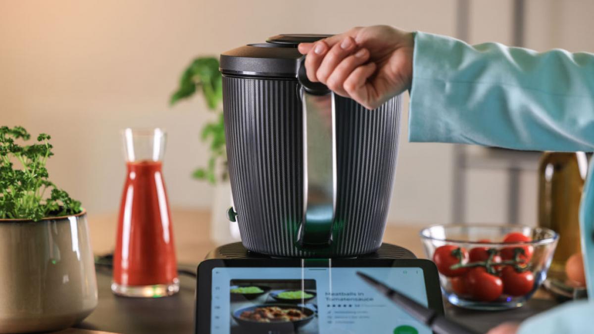 Furia y frustración de los consumidores por el lanzamiento de la sucesora de la Thermomix: "Es una pena"