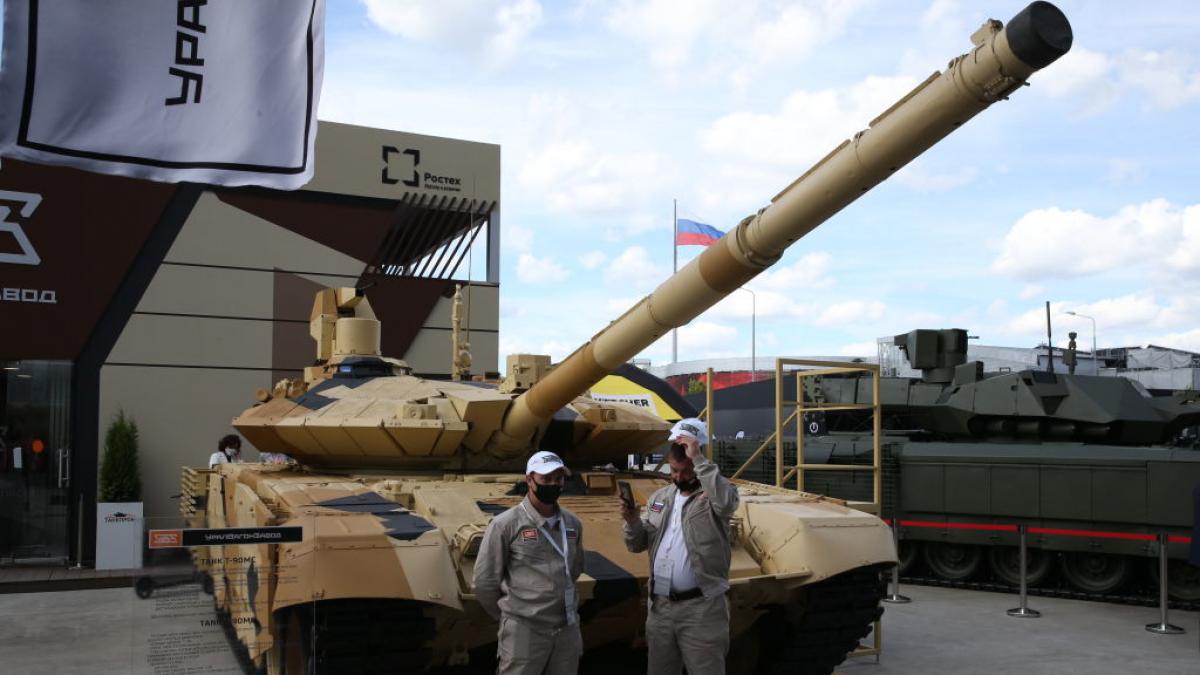 ロシアは彼女の新しい戦車を描いて歩き、世界で騒ぎを起こします