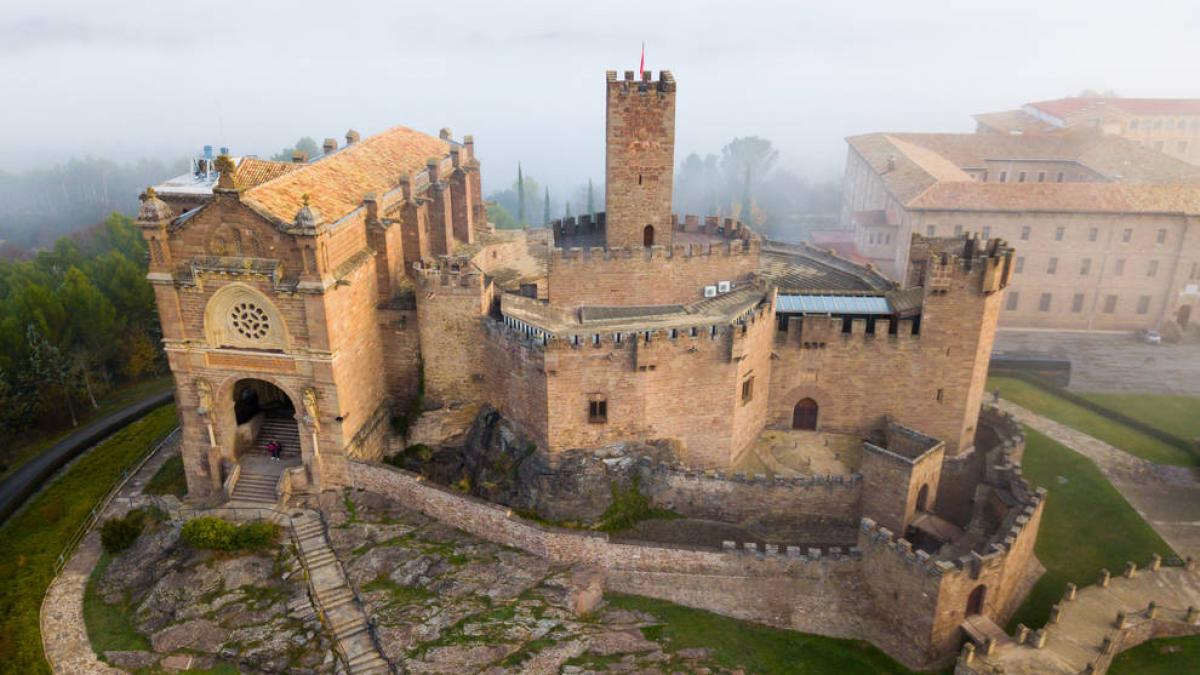 El impresionante castillo medieval donde nació el patrón de Navarra