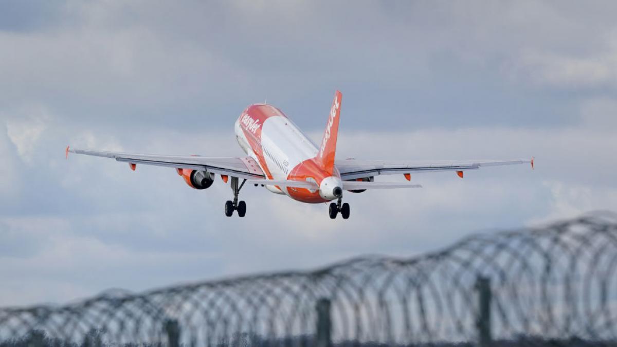 Lluvia de críticas por dar una bombona de oxígeno vacía a una niña de 2 años tras quedar inconsciente en pleno vuelo