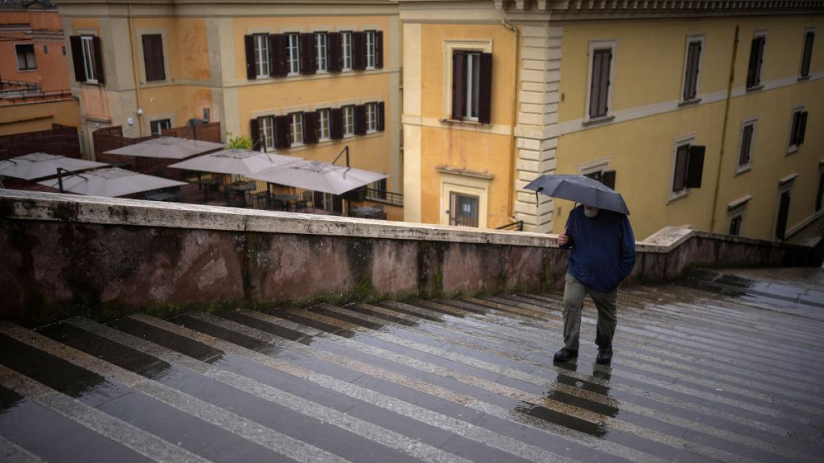 Los italianos se ven atrapados en un temporal extremo debido al fenómeno que les ha entrado por España