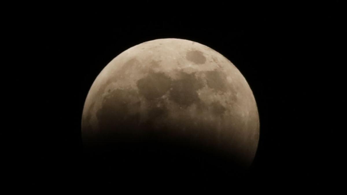 Por qué decimos  quedarse a la luna de Valencia  cuando nos quedamos frustrados por algo