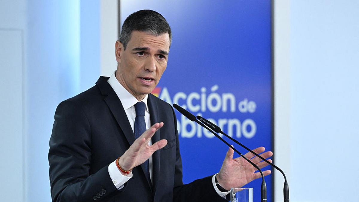 Sánchez anuncia una  noche larga  para recuperar el suministro sin aclarar aún las causas:  Nunca había caído a cero el sistema 