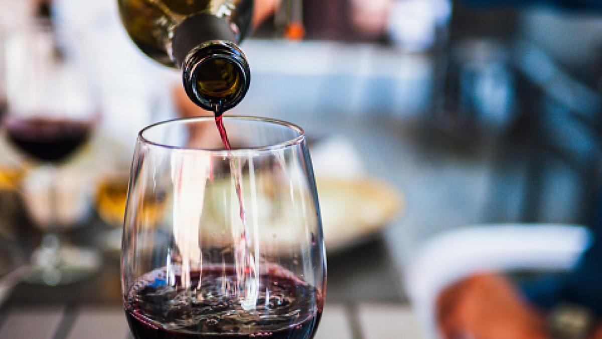 Una médico habla alto y claro sobre la falsa creencia de tomar ‘una copa de vino al día’