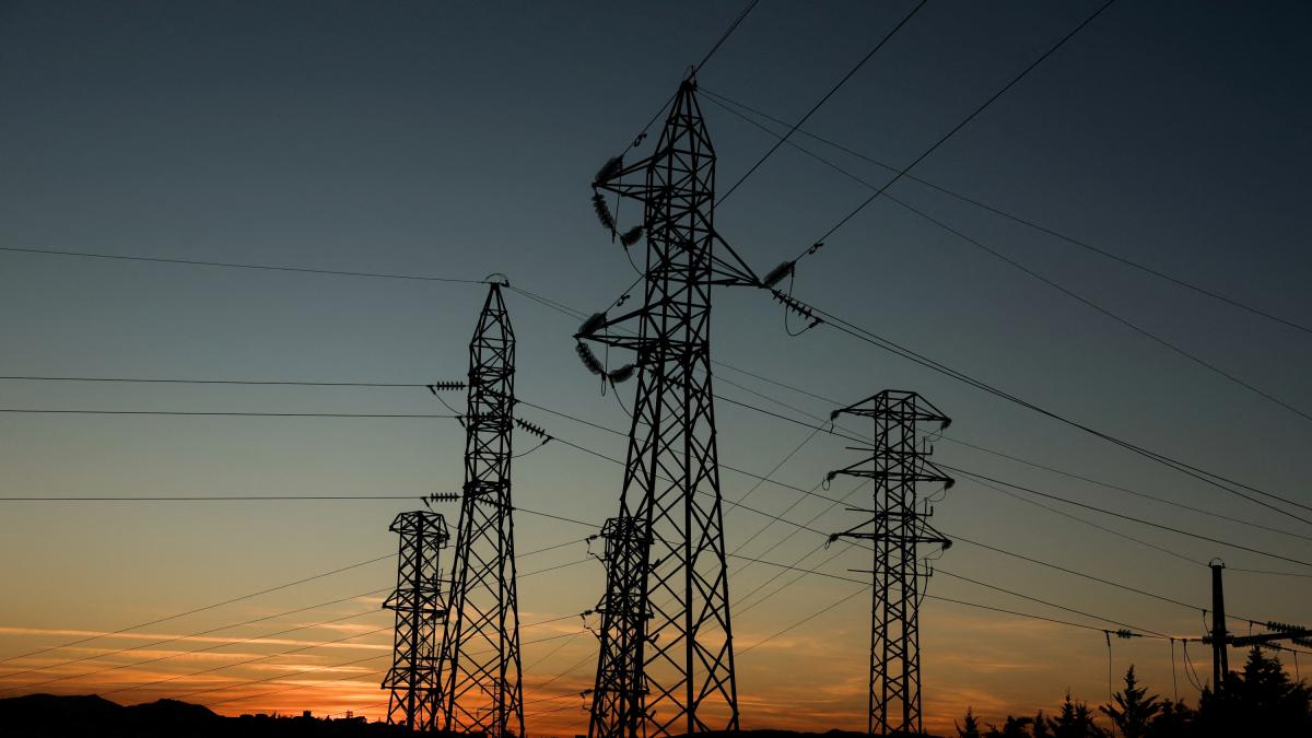 Las limitaciones de la  isla energética  ibérica: la falta de interconexiones que ha podido complicar el apagón
