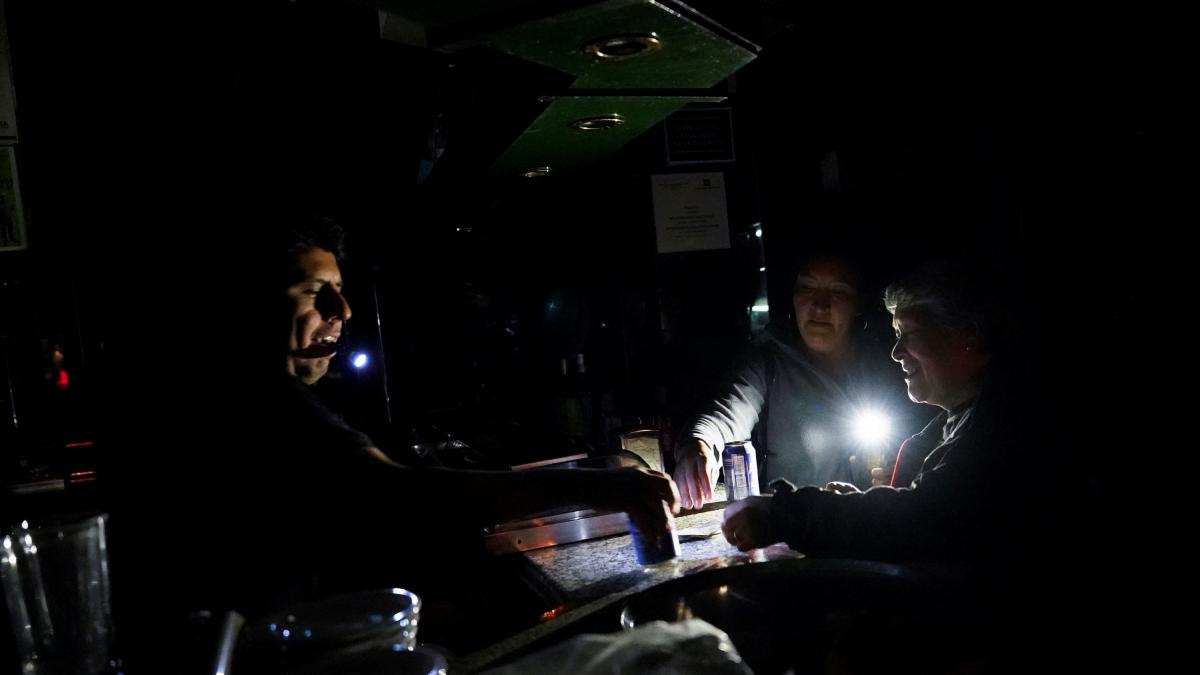 Interior destaca que la noche ha transcurrido con normalidad  absoluta  tras el apagón inédito