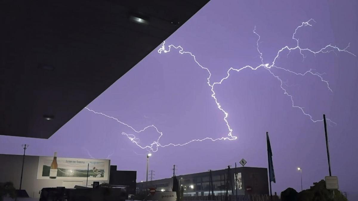 Las tormentas dejan más de 5.300 rayos en las últimas seis horas en la península