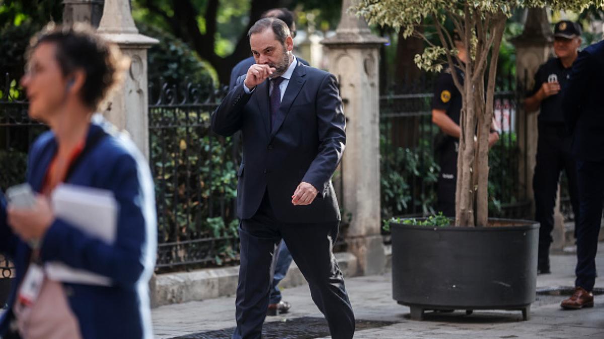 El juez ordena averiguar el domicilio de la expareja de Ábalos que no acudió al Supremo