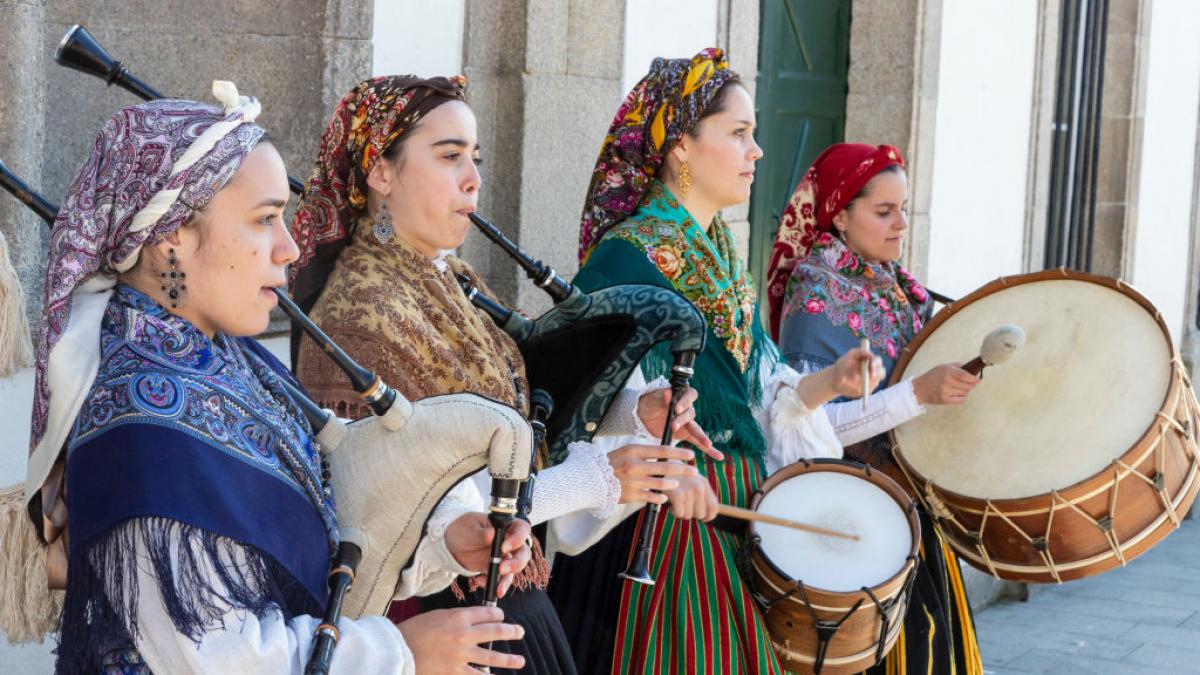 Galicia homenajeará a las cantareiras y a la poesía popular en el Día de las Letras Galegas 2025