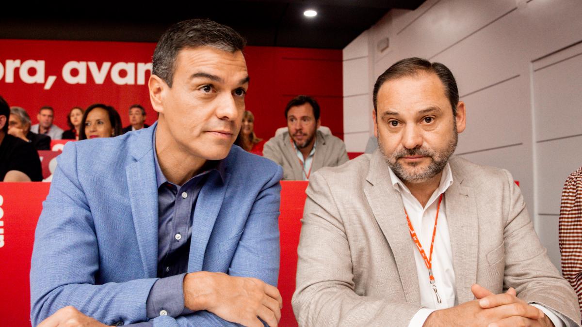 El  talón de Aquiles  socialista: los mensajes de Ábalos y Sánchez despiertan un nuevo revuelo político