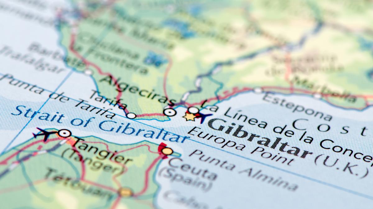 España se prepara para cerrar las persianas a Gibraltar y Europa ya habla del "pánico de los pasaportes"