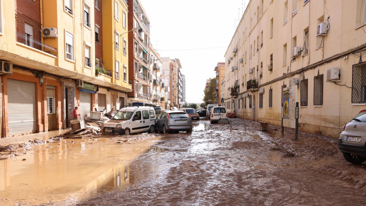 Un jefe de AEMET dice que el aviso rojo es  muy excepcional  y ve  incomprensible  que solo se pidiera precaución en carretera el día de la DANA